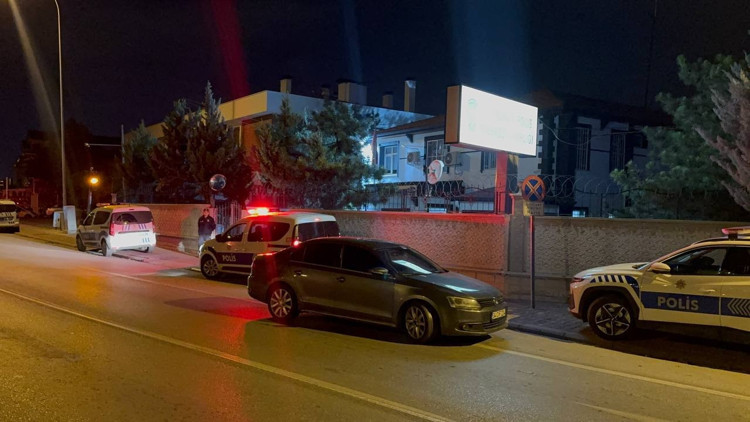 Polis merkezindeki cinayette; babası, bıçağı peçeteye sarıp oğluna vermiş