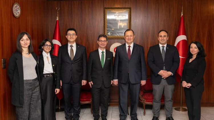 Büyükelçi Turandan Bavyera Başbakanı Södere ziyaret