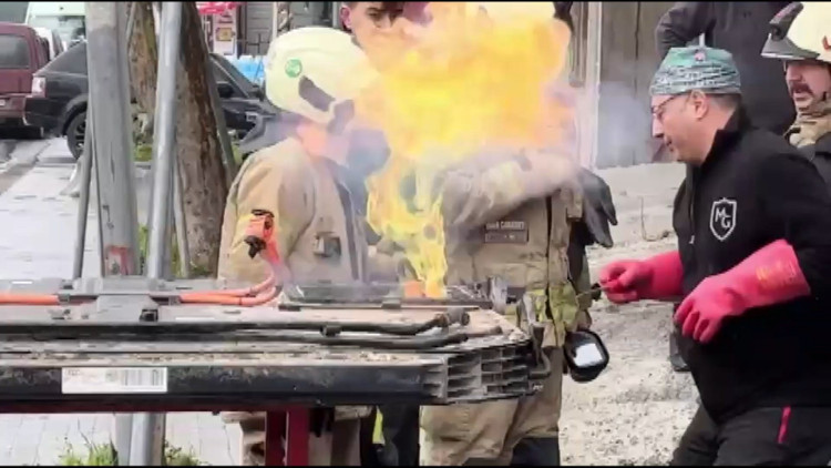 Sarıyerde elektrikli aracın bataryasının patladığı anlar kamerada