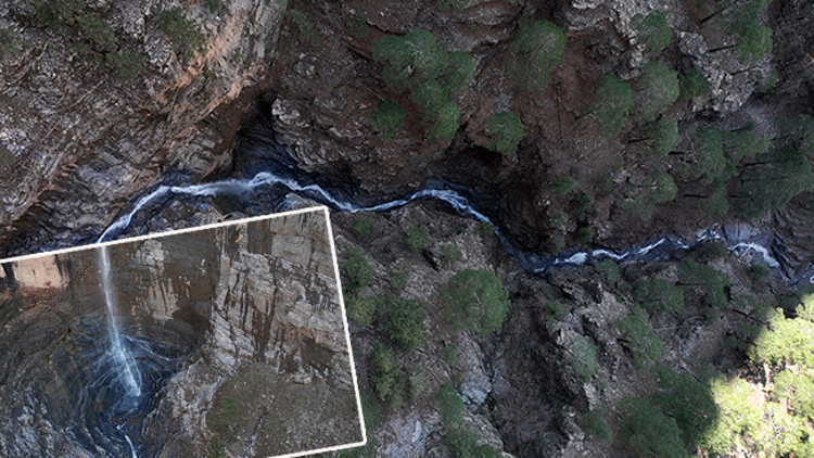 İlçeye 55 kilometre uzaklıkta: Yılın sadece 1 ayı görülüyor | V şeklinde bir yapısı var: Durup bakanlar fark ediyor