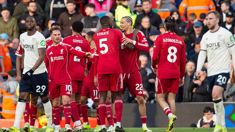 Hürriyet: Galatasarayın rakibi Liverpool, West Hamı darmadağın etti