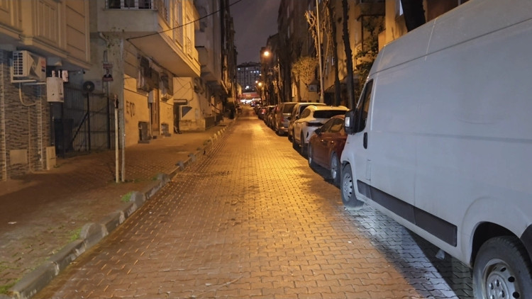 Bahçelievlerde kız arkadaşına giderken sokak ortasında silahlı saldırıya uğradı