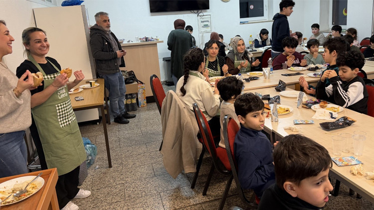 Lehrte’de çocuklarla iftar