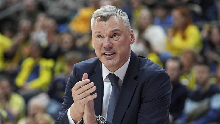 Hürriyet: Fenerbahçede Sarunas Jasikevicius şoku Dubaide mahsur kaldı