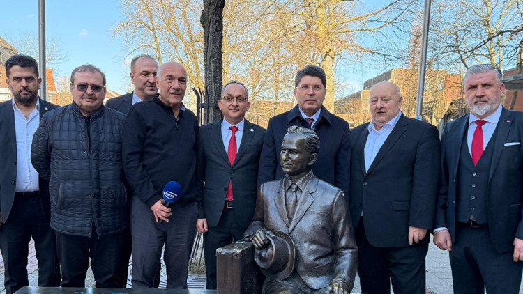 Yılmaz Tunç’un Göç Anıtı ziyareti