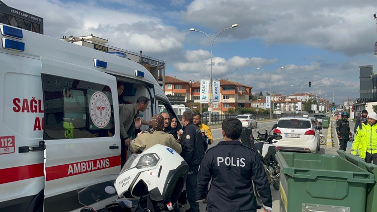 Trafikte tekme tokat kavga eden 2 sürücü hastanelik oldu