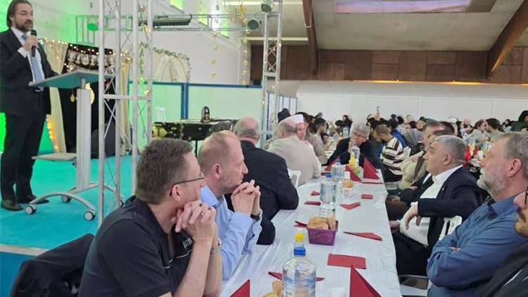 Leverkusen Mimar Sinan Camii’nde geleneksel iftar buluşması