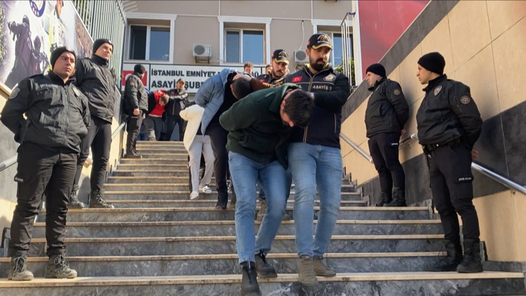 İstanbul- İstanbulda 3 iş yerine saldırıp 26 milyon lira haraç istediler: 12 gözaltı