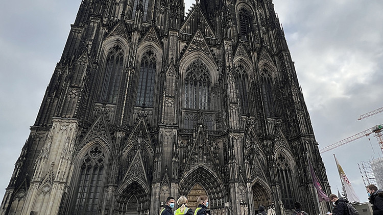 Köln Katedraline turist girişi ücretli oluyor