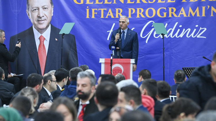 Baba Ocağı İbradı’da vefa buluşması Bakan Ersoy hemşehrileriyle geleneksel iftar sofrasında bir araya geldi