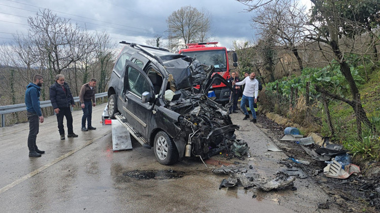 Orduda feci kaza Baba ve 14 yaşındaki oğlu hayatını kaybetti