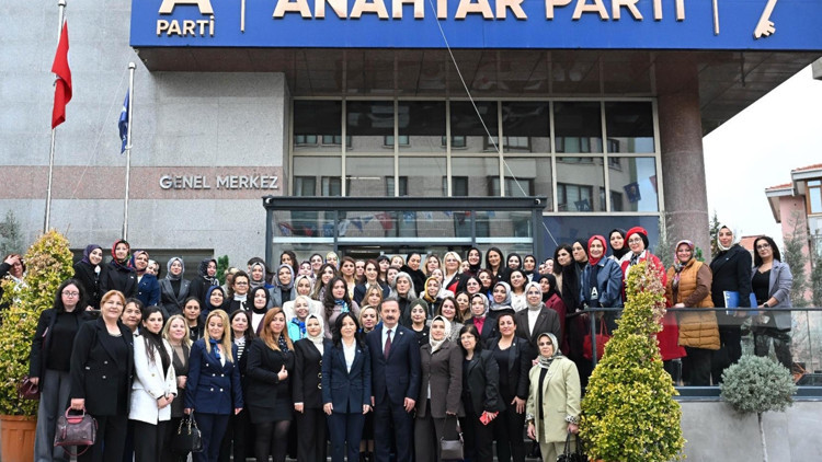 Anahtar Parti Kadın Kolları’ndan yeni proje ‘Kadının Kürsüsü’... 100 bin kadınla güçlü bir Türkiye inşa edeceğiz