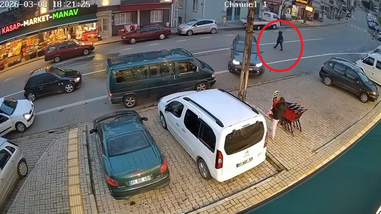 Trabzon Haberleri - Otomobilin çarptığı yaya ağır yaralandı; o anlar kamerada - Yerel Haberler