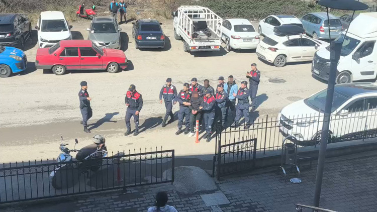 Çalıştıkları inşaattan ücret alamayan işçiler fotokopi makinesini çalmış
