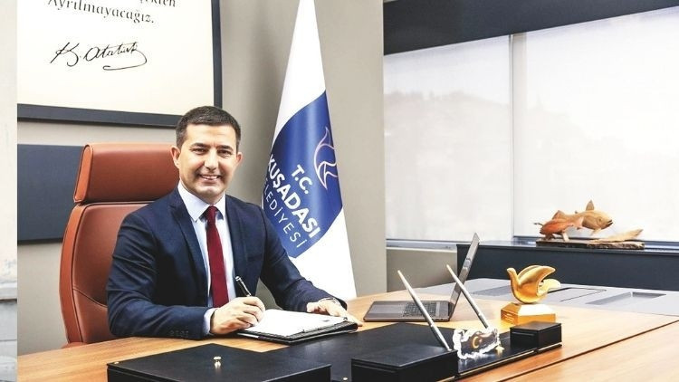 Kuşadası’nda Başkan’a gözaltı