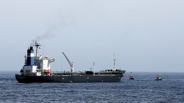 Yunan petrol tankeri Rusya sularında vuruldu Yunan petrol tankeri Rusya sularında vuruldu