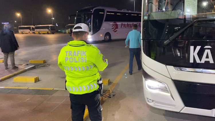 Bursada bayram tatili öncesi terminalde trafik denetimi