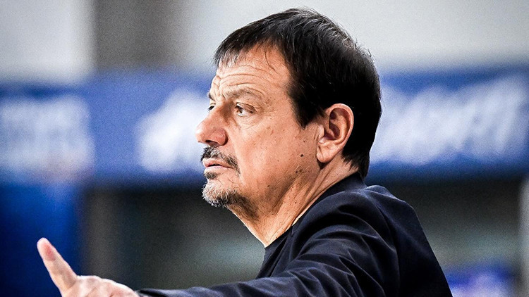 Ergin Ataman galibiyete rağmen sert konuştu: Oyuncular bunu hak etmeli Ergin Ataman galibiyete rağmen sert konuştu: Oyuncular bunu hak etmeli