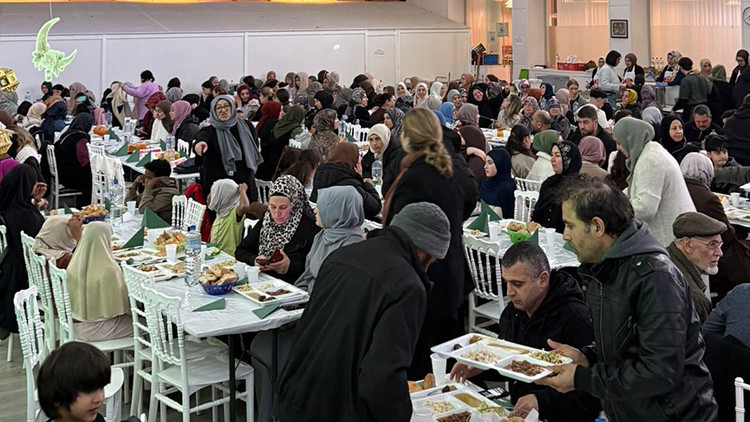 Kadir Gecesi’nde Mimar Sinan Camii’ne yoğun katılım
