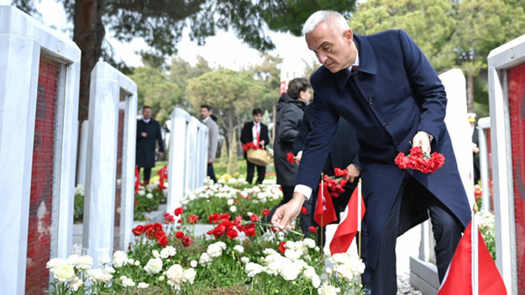 Çanakkale destanı 111 yıl sonra aynı ruhla anıldı Bakan Ersoy: Tarihin akışını değiştiren bir millet