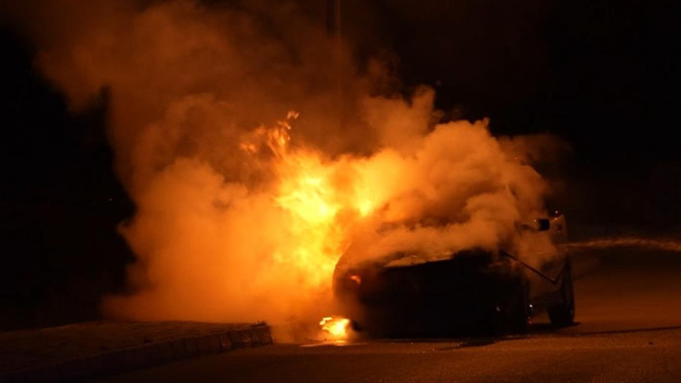 Bayram için yeğeninden emanet aldığı araç alev alev yandı - Son Dakika Haber