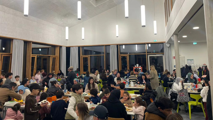 Pastorenweg İlkokulu’nda Türk-Alman velilerden ortak iftar