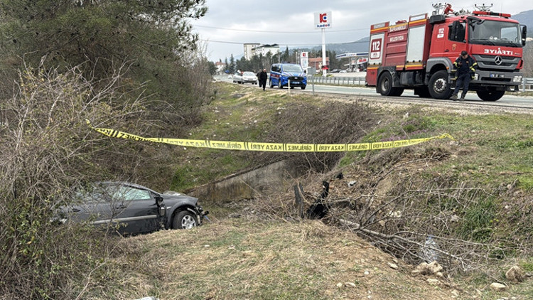 Kastamonuda otomobil menfeze devrildi 1 can kaybı, 4 yaralı