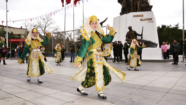 Çifte bayram coşkusu Çifte bayram coşkusu