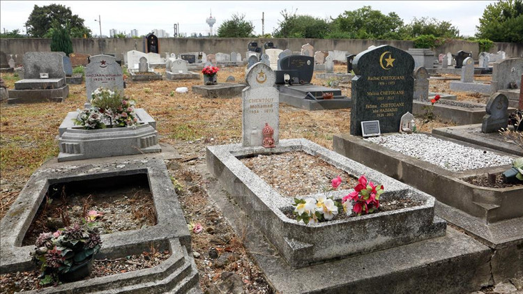 Fransada Müslüman mezarlığına saldırı Fransada Müslüman mezarlığına saldırı