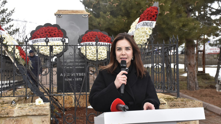 Aşık Veysel, vefatının 53üncü yıl dönümünde mezarı başında anıldı