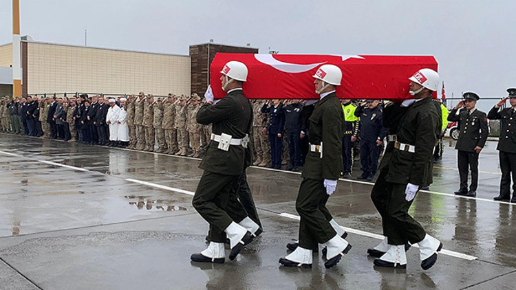 Şehit askerin naaşı, törenle memleketi Konyaya uğurlandı