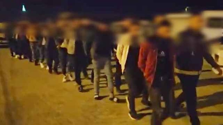Konyada, 10 kaçak göçmen yakalandı Konyada, 10 kaçak göçmen yakalandı