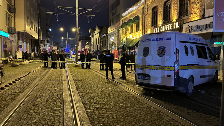 İzmitte eğlence mekanına silahlı saldırı; 2 ölü, 3 yaralı