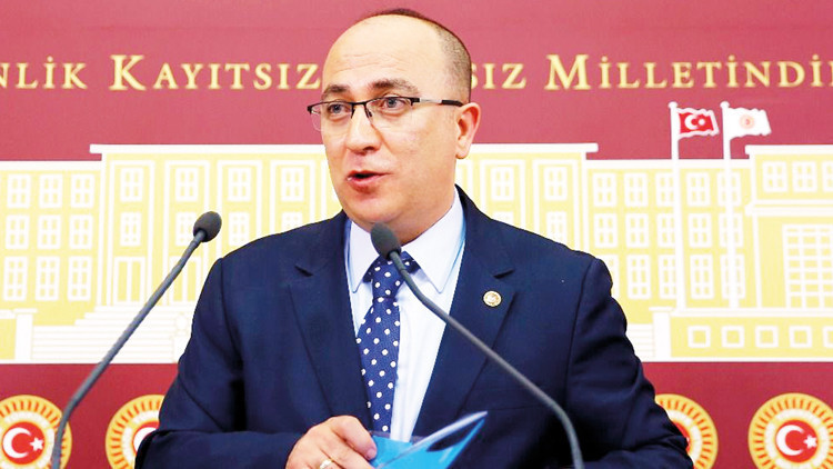 MHP’de sürpriz istifa