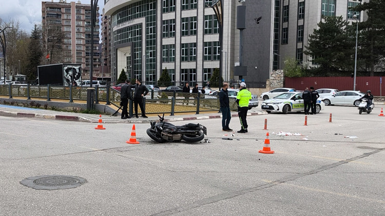 Otomobil ile motosiklet çarpıştı: 2 ağır yaralı Otomobil ile motosiklet çarpıştı: 2 ağır yaralı