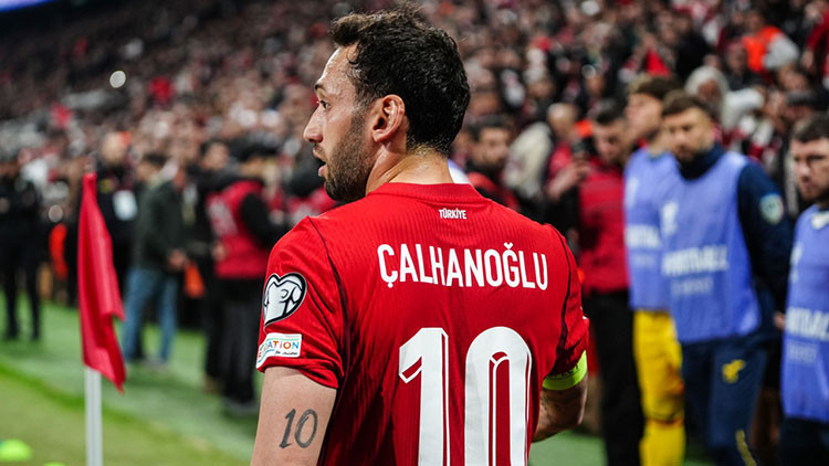 Hakan Çalhanoğlundan milli efsanelere çağrı: Amerikaya onlarla gitmek istiyorum