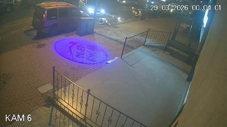 Annesinin motosikletini izinsiz alıp, gezmek isteyen çocuğun kazası kamerada Annesinin motosikletini izinsiz alıp, gezmek isteyen çocuğun kazası kamerada