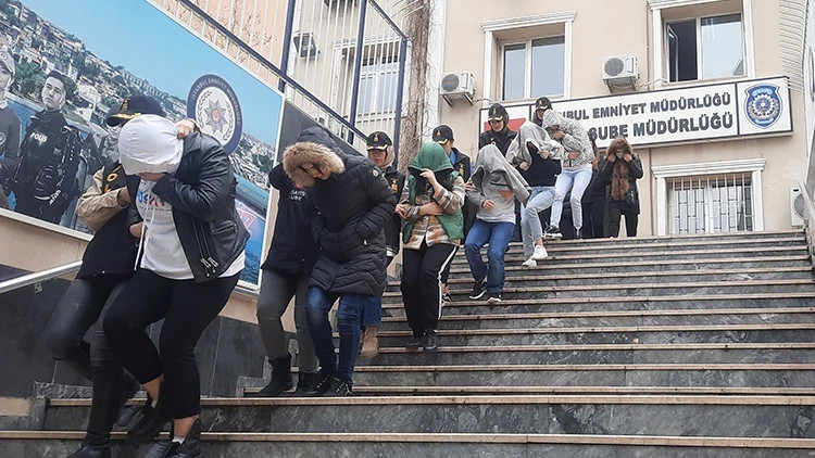 İstanbulda fuhuş operasyonu: 14 kişi hakkında gözaltı kararı
