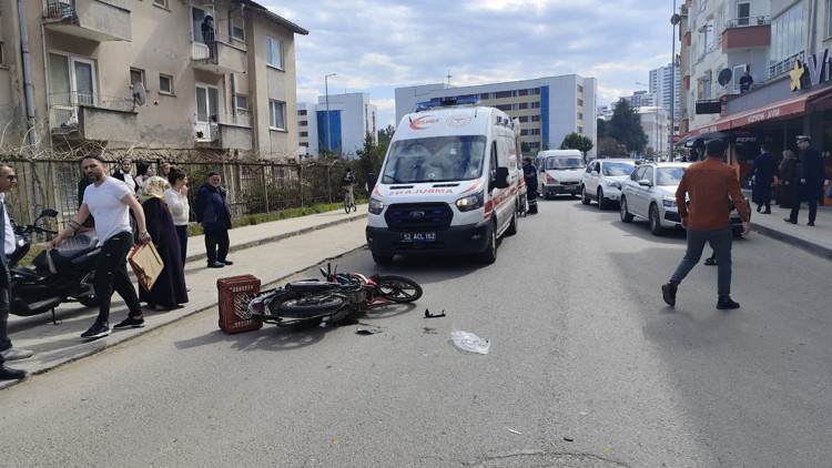 Orduda dönüş yapan otomobil ile motosiklet çarpıştı: 1 yaralı Orduda dönüş yapan otomobil ile motosiklet çarpıştı: 1 yaralı