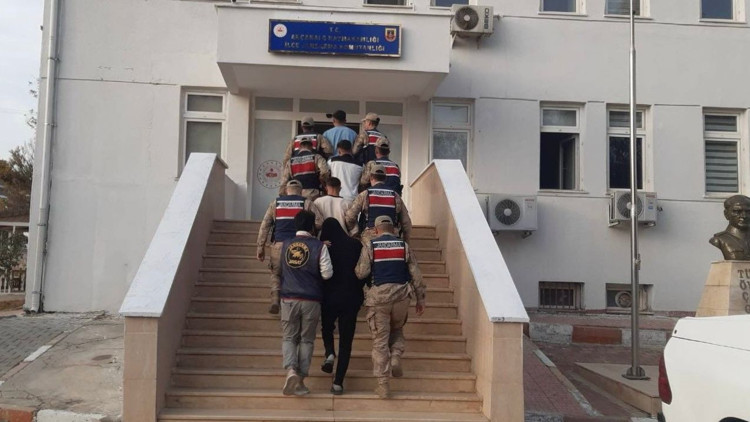 Şanlıurfada göçmen kaçakçılığı operasyonu; 18 gözaltı