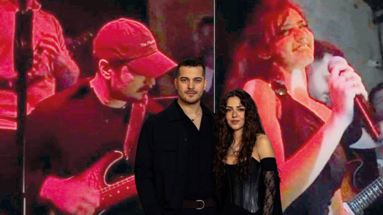 Çağatay Ulusoy sevgilisi Aslıhan Malbora için sahnede Çağatay Ulusoy sevgilisi Aslıhan Malbora için sahnede
