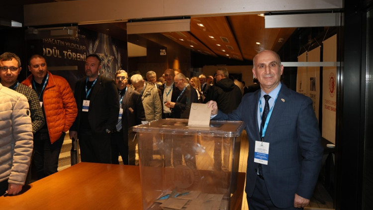 Hububatçılardan Öztürk’e güven oyu Hububatçılardan Öztürk’e güven oyu