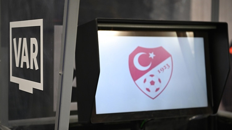 Fenerbahçe - Beşiktaş derbisinin VAR hakemi açıklandı Fenerbahçe - Beşiktaş derbisinin VAR hakemi açıklandı