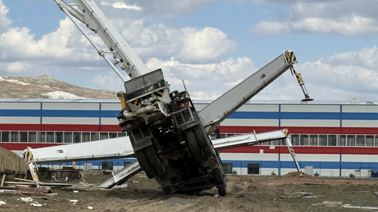 Sivasta 23 yaşındaki inşaat işçisinin feci ölümü Beton kalıbına düştü