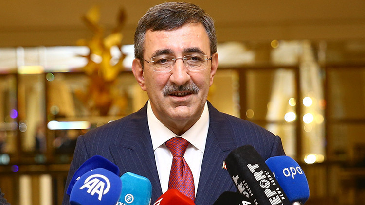 Cumhurbaşkanı Yardımcısı Cevdet Yılmaz: Savaşın sona ermesi için büyük bir diplomatik çaba içindeyiz Cumhurbaşkanı Yardımcısı Cevdet Yılmaz: Savaşın sona ermesi için büyük bir diplomatik çaba içindeyiz