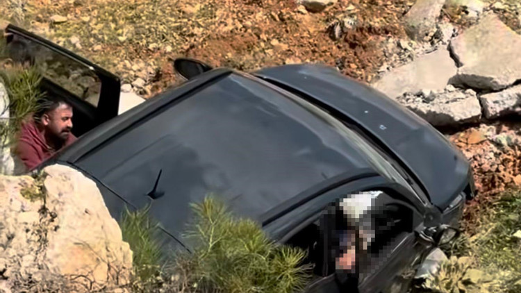 Otomobil şarampole düştü: 1 ölü, 3 yaralı Otomobil şarampole düştü: 1 ölü, 3 yaralı
