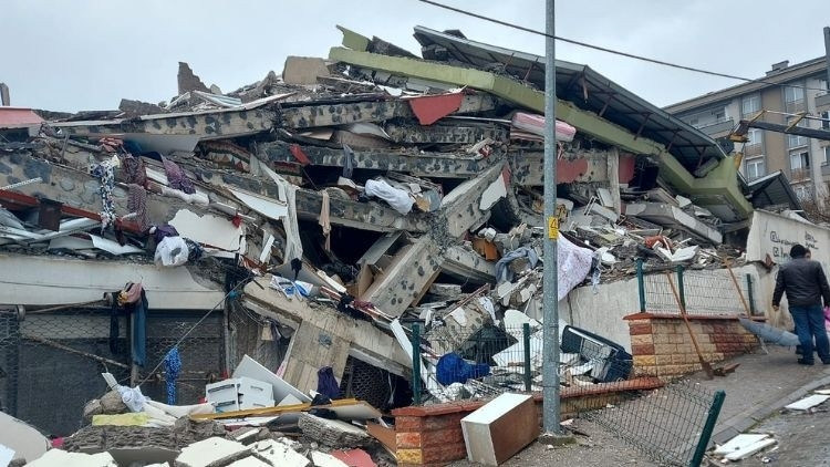 Depremde 44 kişi hayatını kaybetmişti… Sitenin ikinci yapı denetim şirketine mahkemeden suç duyurusu Depremde 44 kişi hayatını kaybetmişti… Sitenin ikinci yapı denetim şirketine mahkemeden suç duyurusu
