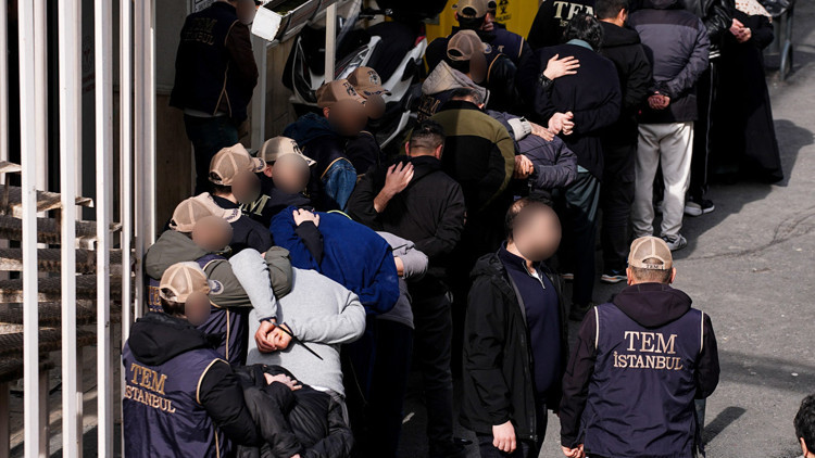 Beşiktaştaki polis noktasına yönelik terör saldırısına ilişkin 9 şüpheli tutuklandı Beşiktaştaki polis noktasına yönelik terör saldırısına ilişkin 9 şüpheli tutuklandı