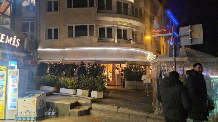 İstanbulda eğlence mekanına uyuşturucu ve fuhuş operasyonu: İşletme sahibi gözaltında