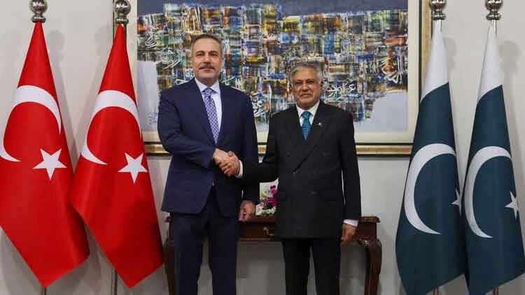 Dışişleri Bakanı Hakan Fidan, Pakistanlı mevkidaşı Dar ile görüştü Dışişleri Bakanı Hakan Fidan, Pakistanlı mevkidaşı Dar ile görüştü